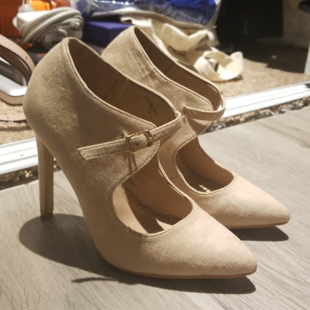 Tan/nude suede heels size 5.5